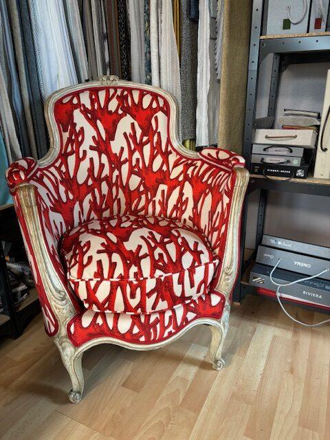 Fauteuil ancien motifs corail_Géraldine Maillot Fauteuil ancien motifs corail_Géraldine Maillot